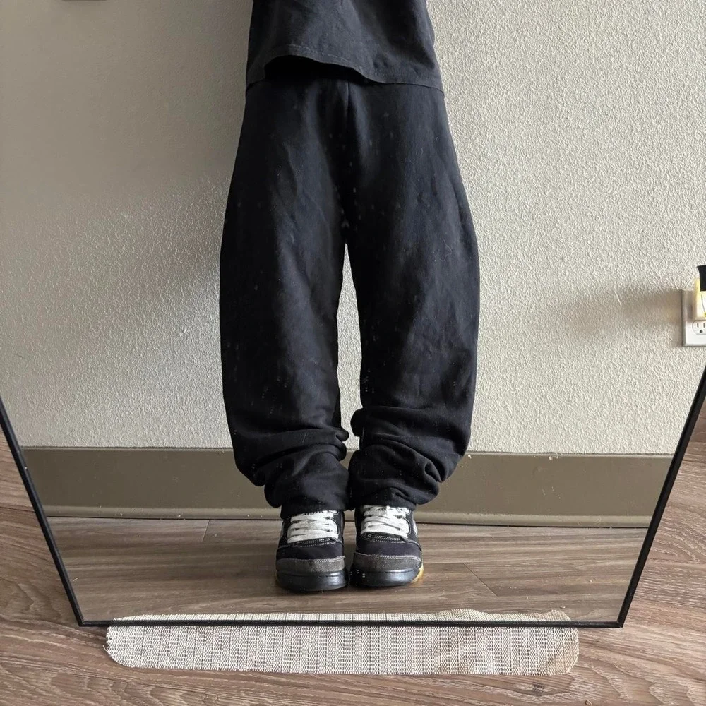 Vintage Y2K/2000s Black Essential Sweatpants! Fits M